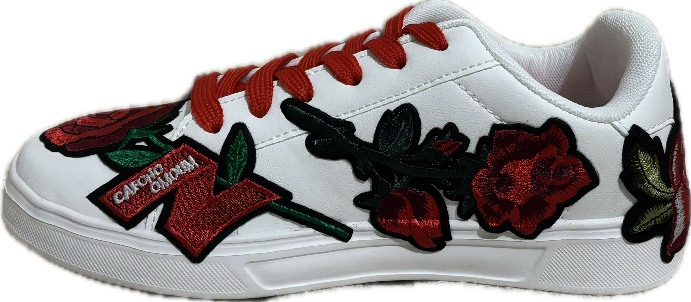 Baskets blanches customisées — broderies de roses par Antoine Masia — gauche